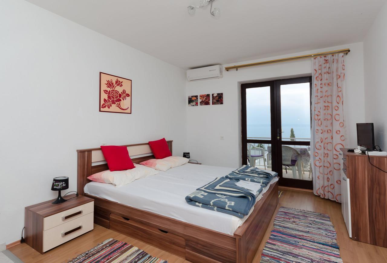 Apartments And Room Luka Klenovica Exterior foto